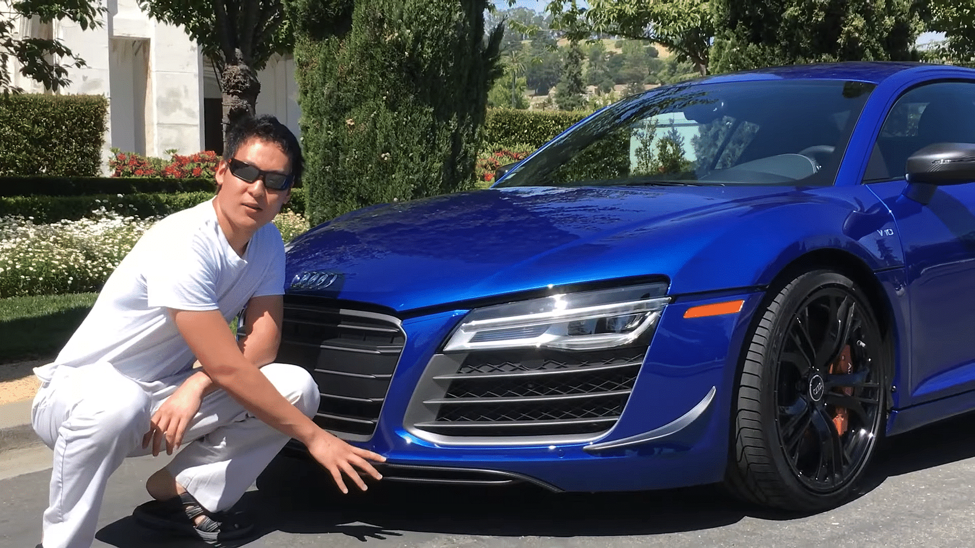 Blue Audi R8 Competition V10 