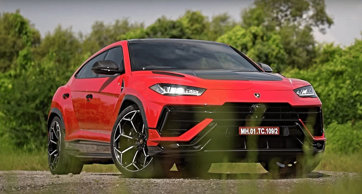 Red 2024 Lamborghini Urus Peformante front