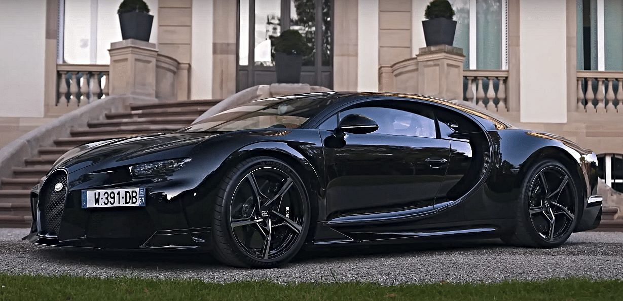 Black 2021 Bugatti Chiron Supersport front