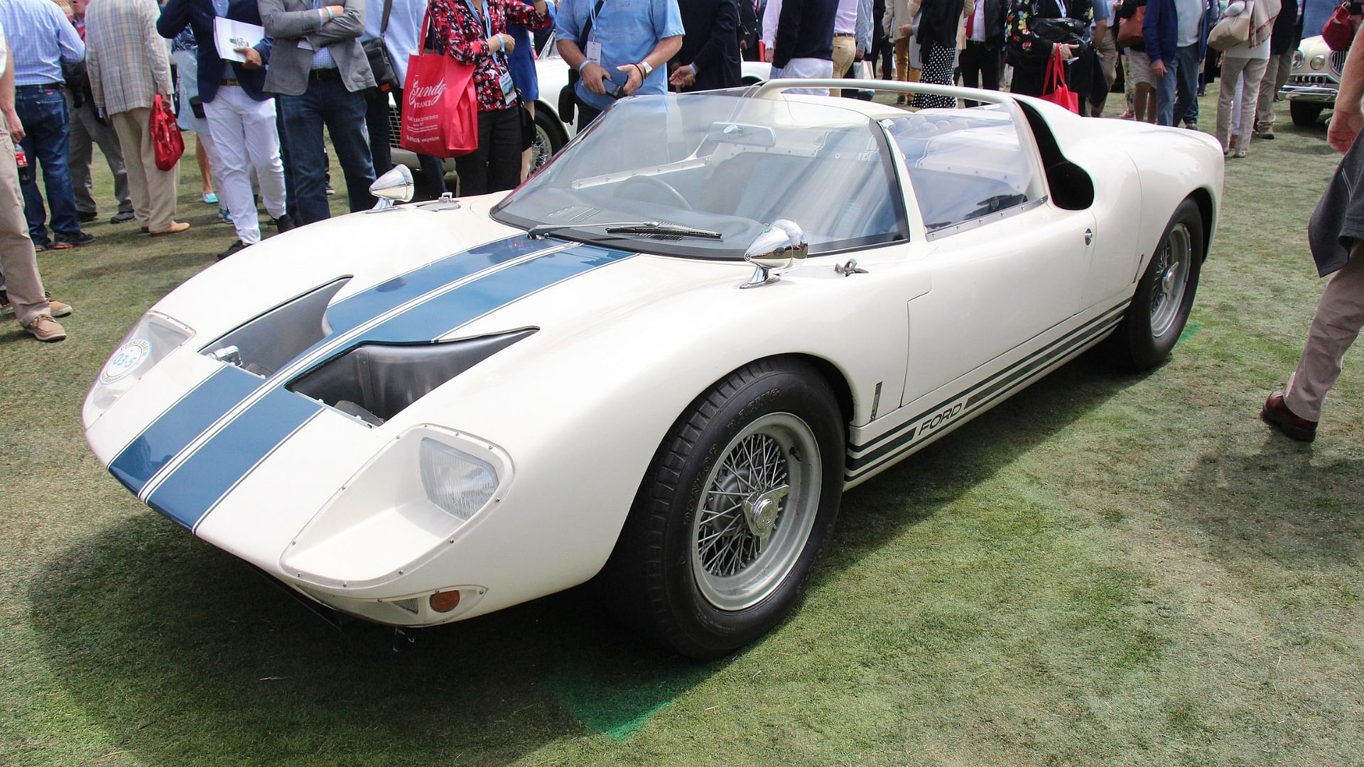 ford gt 40 in white