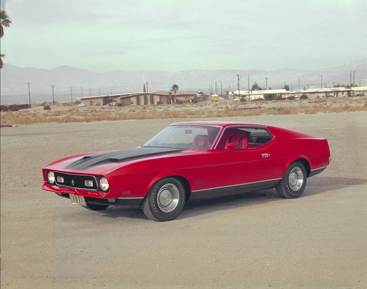 1971 ford mustang mach 1 in red