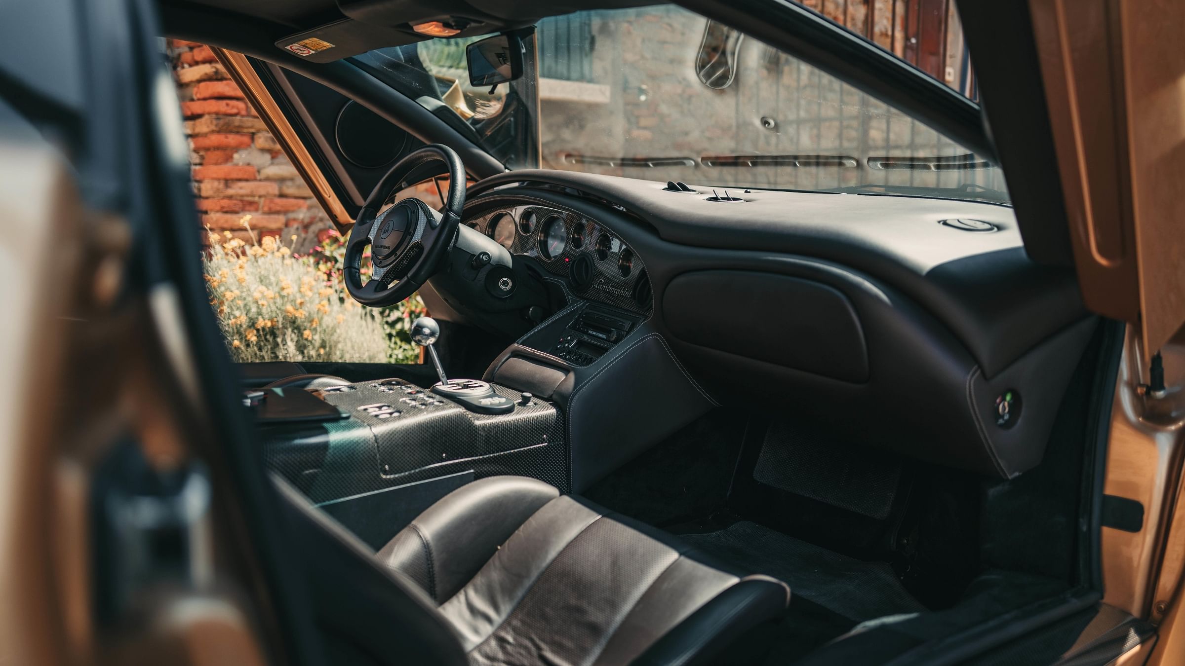 lamborghini diablo interior