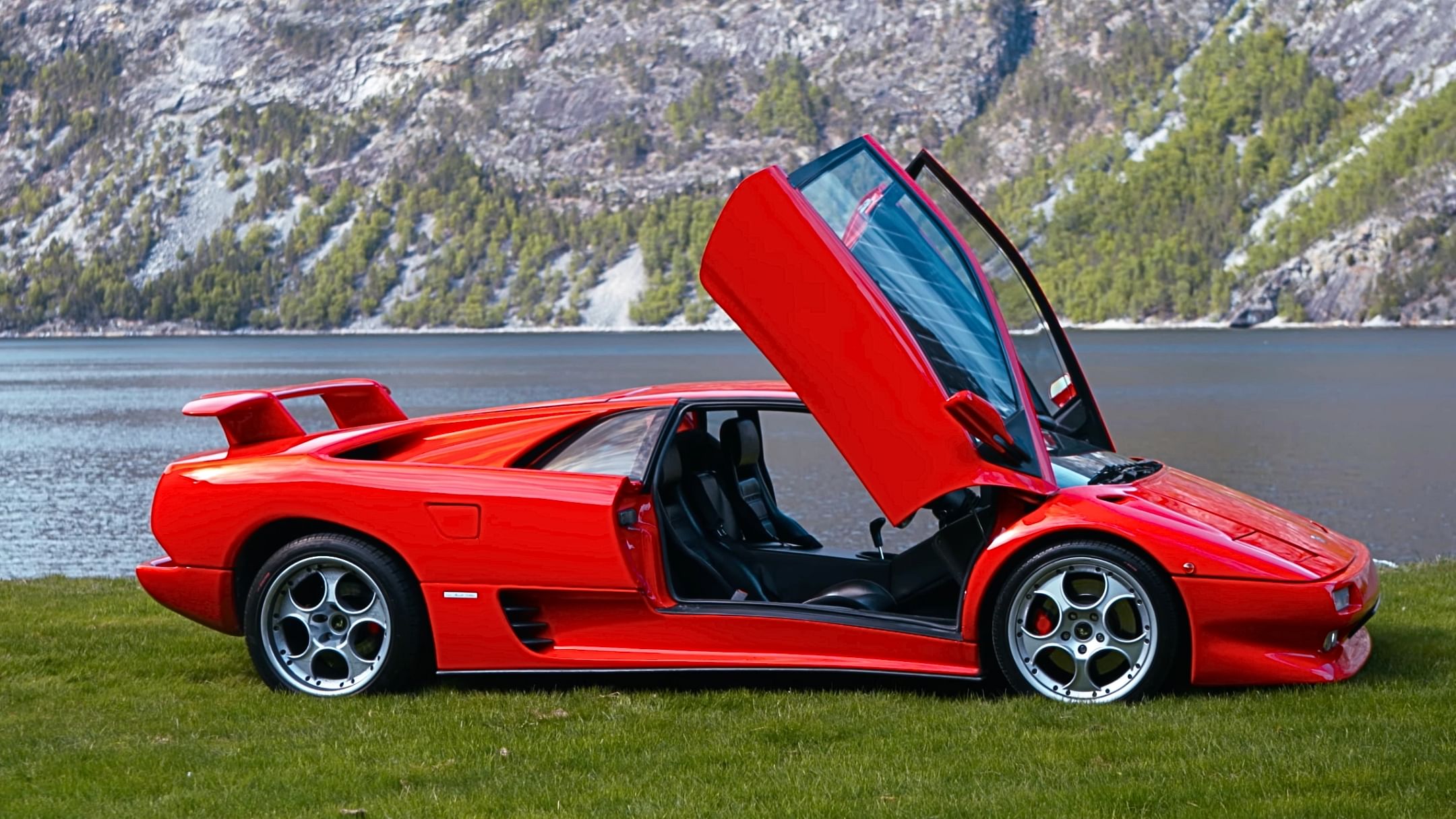 lamborghini diablo in red