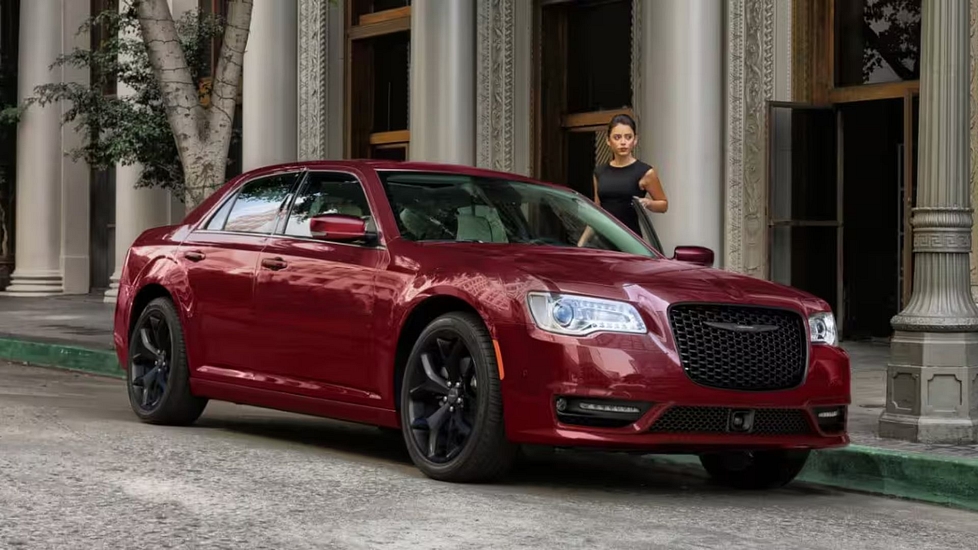 The Chrysler 300 V8 Is A Tribute To An Era Filled with Smoke And Rumble