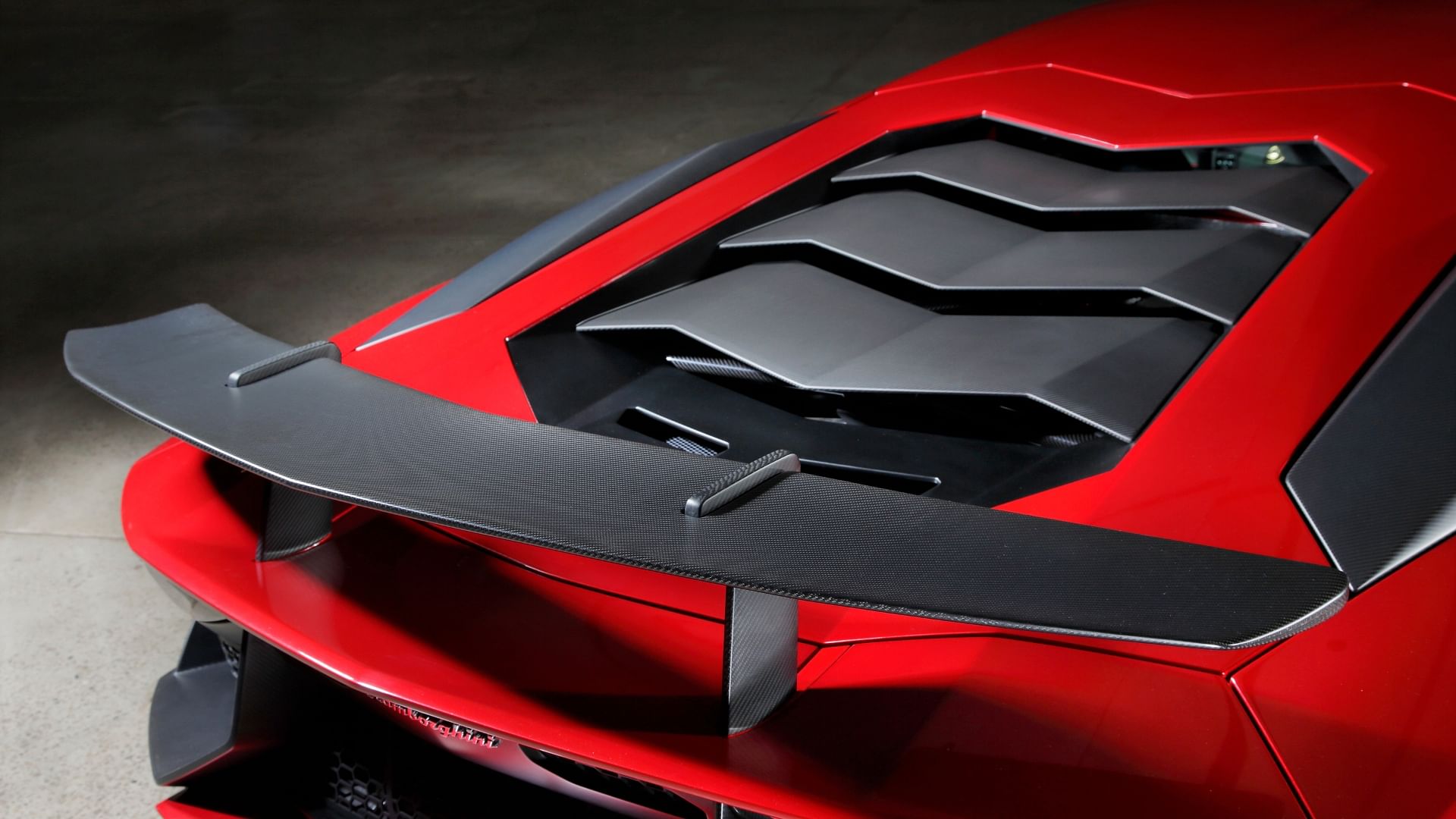 Lamborghini Aventador rear wing