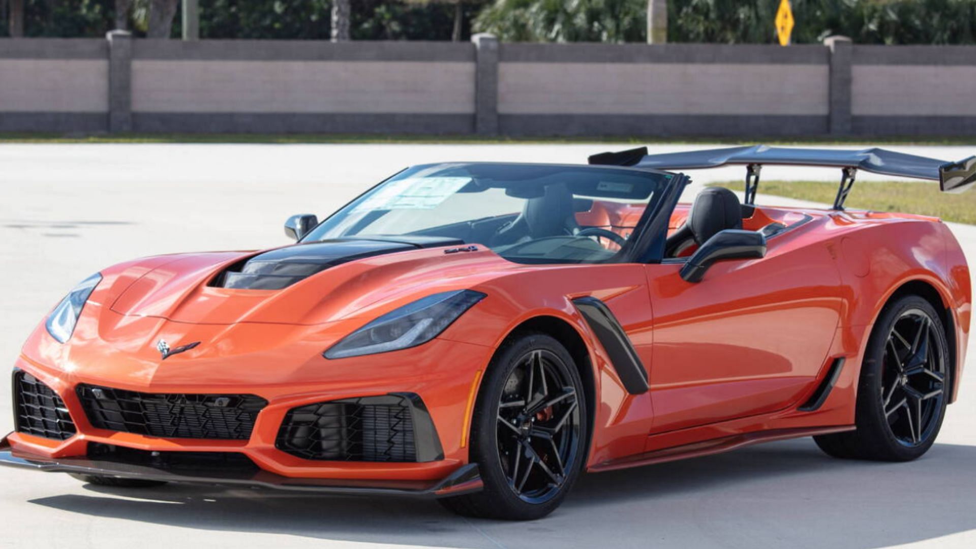 Corvette C7 ZR1 side