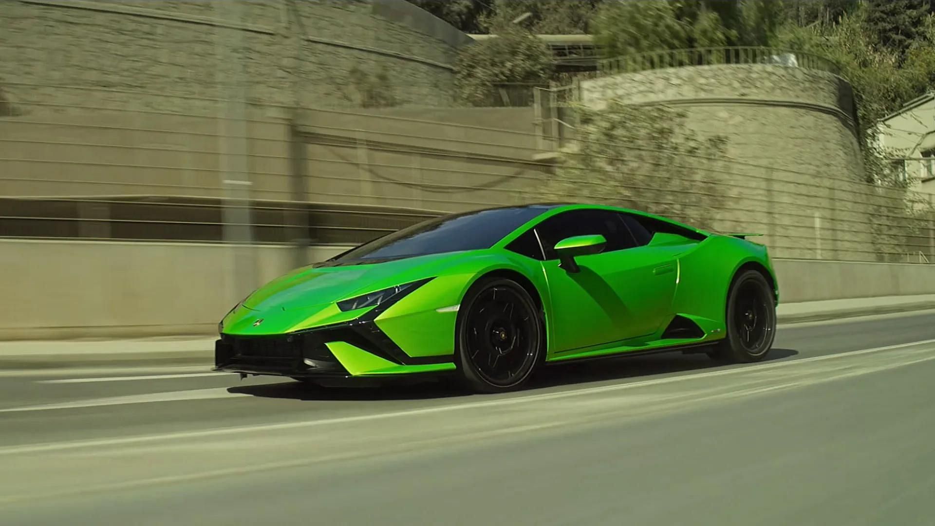 lamborghini huracan in green