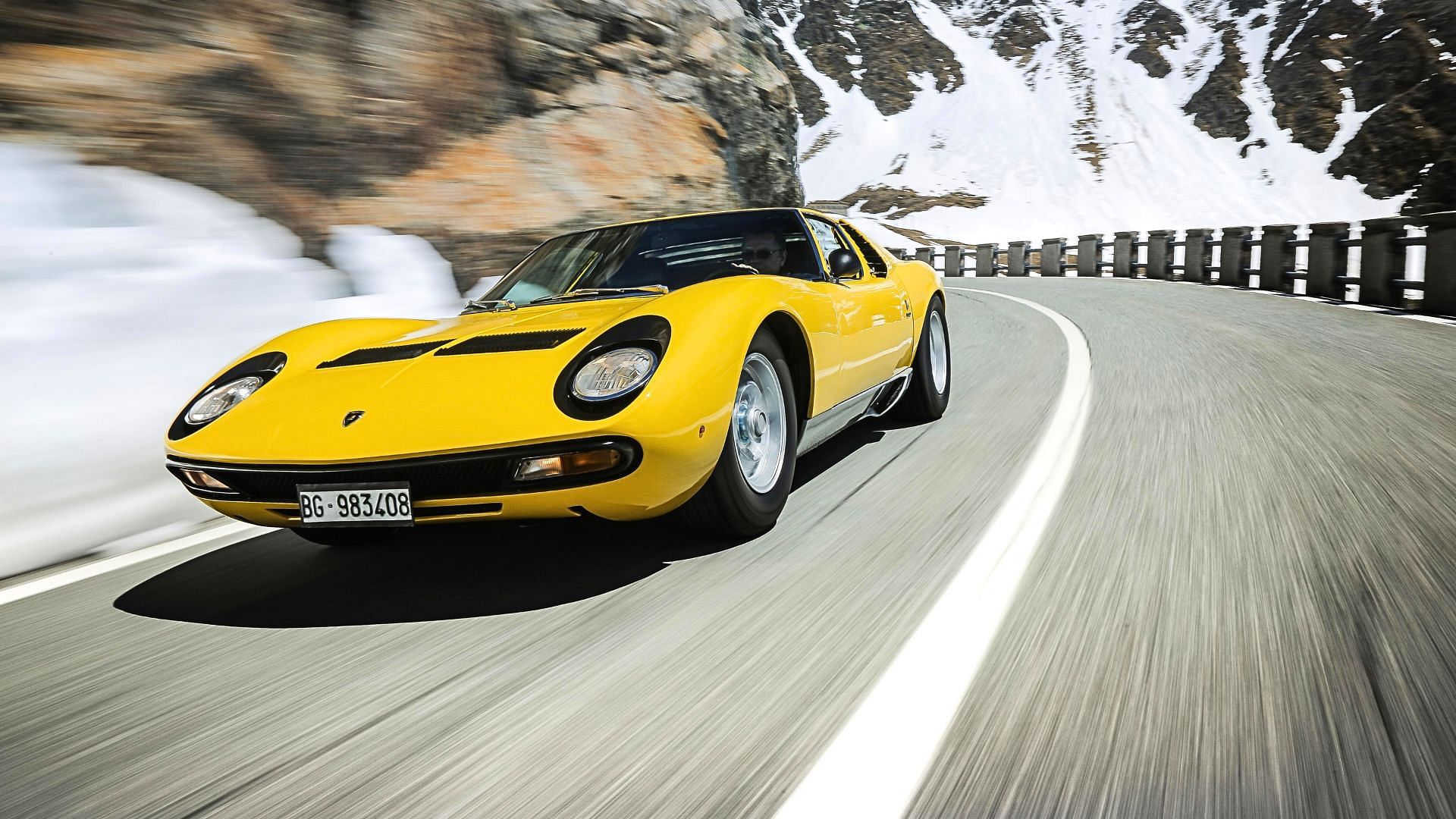 Lamborghini miura yellow