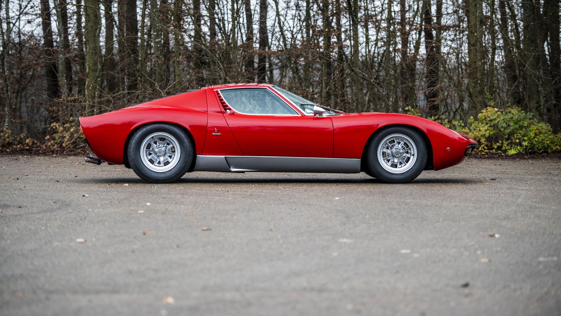 Lamborghini miura red