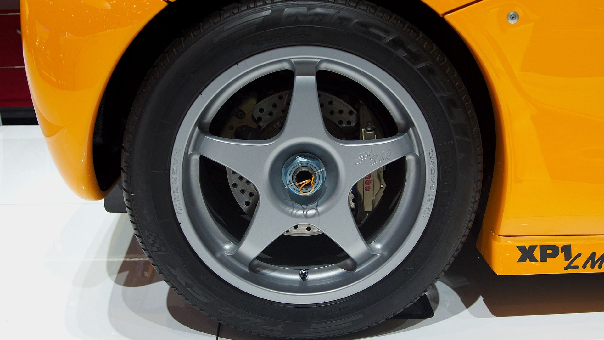 mclaren f1 lm wheel nut