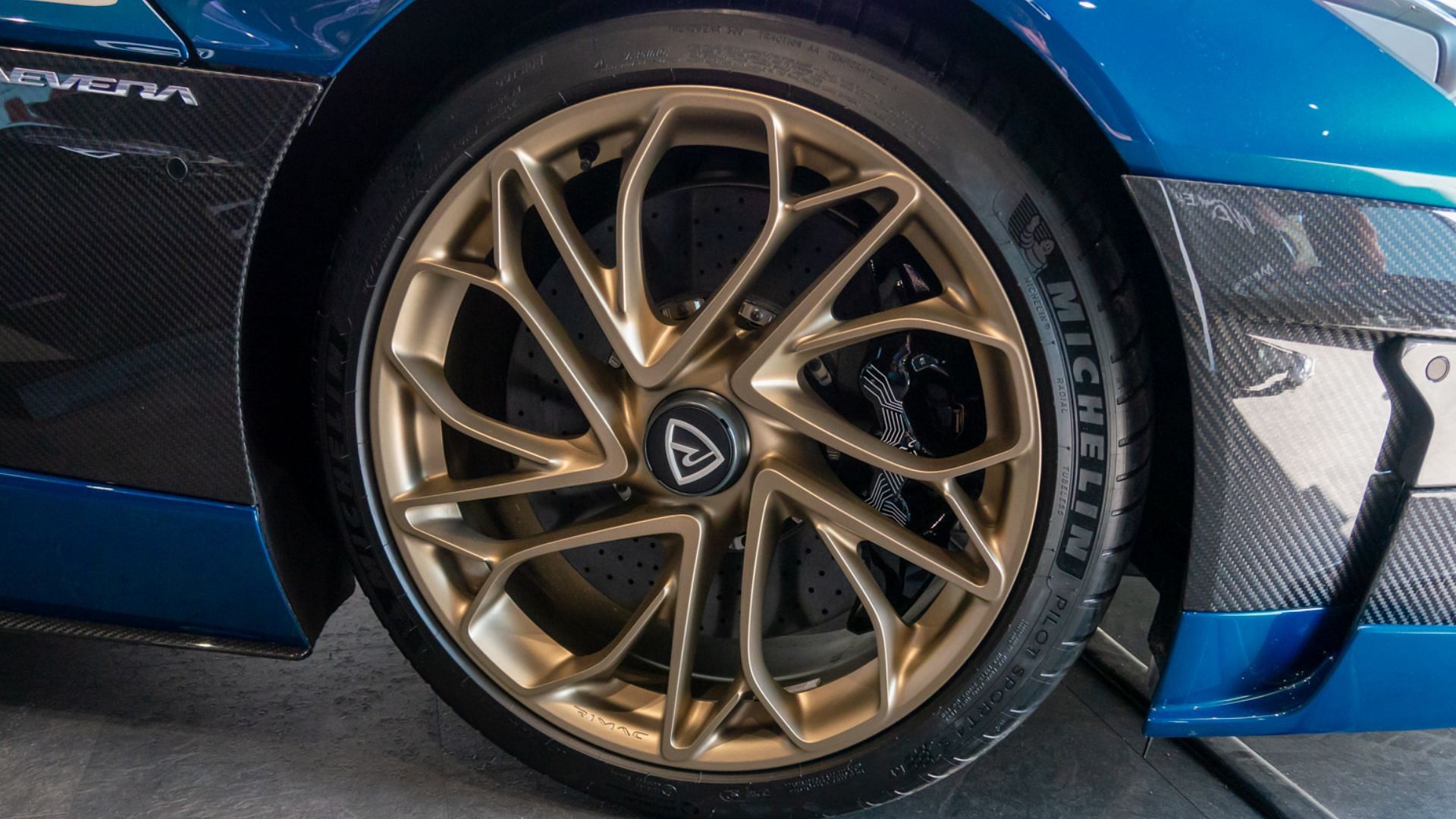 Rimac Nevera gold wheels